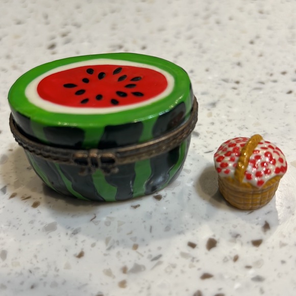 Watermelon hinged trinket box with picnic basket inside - Picture 8 of 12